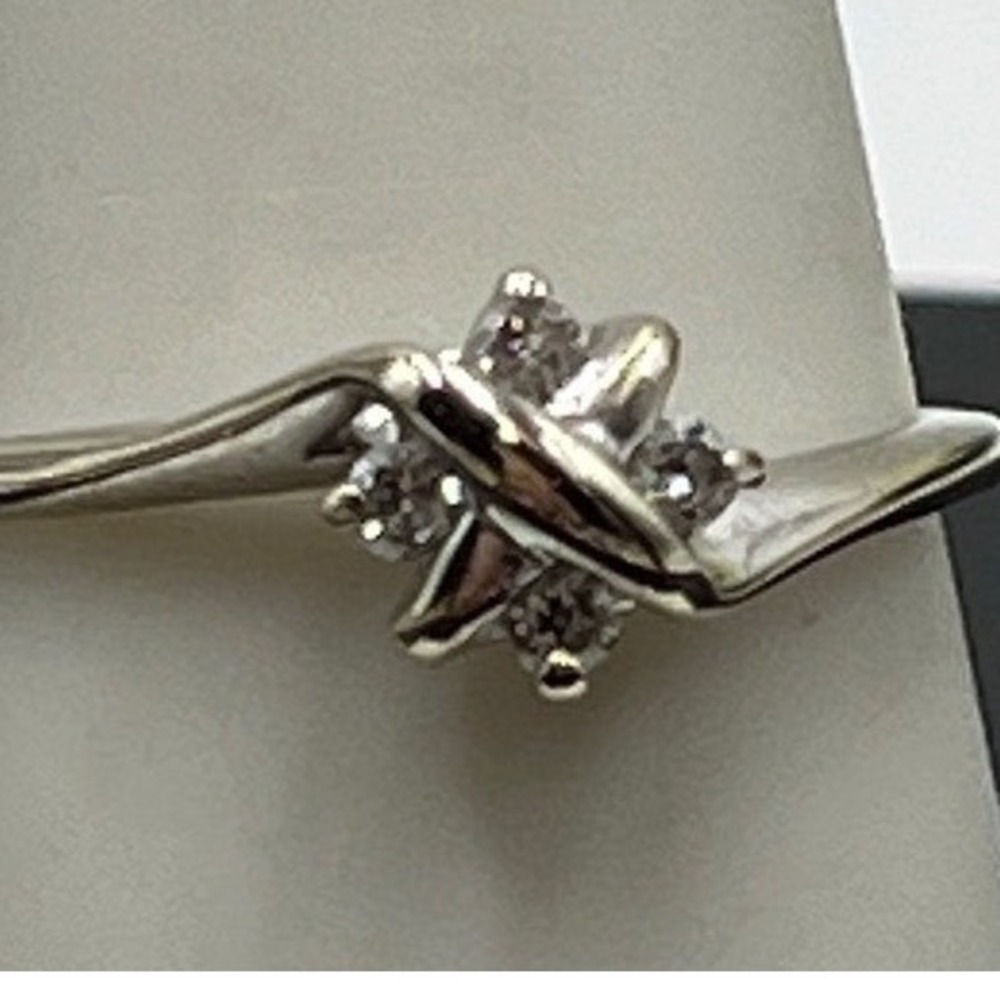 Designer Vintage 14K White Gold X Motif Cluster Ring Natural Diamonds
Sz 9.25 - Picture 16 of 16